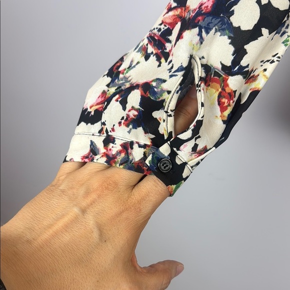 Rose & Olive Black & Cream Floral Buttoned Blouse with Notched Collar Size Large - Picture 6 of 11